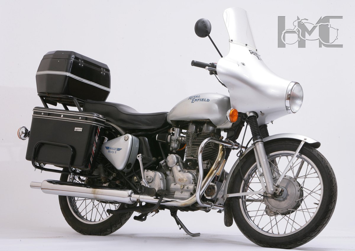 Give your Royal Enfield the Classic look with the Avon touring fairing. The "Avonaire" was popular from the 1950s to the 1970s, and was designed for brands like Triumph, BSA, Norton, and Royal Enfield. #Triumph #BSA #RoyalEnfield #motorcycle #avonaire #avon #bullet #fairing