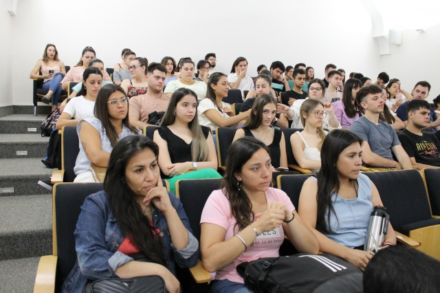 🧑🏻‍🏫 PROMAC-POS: prórroga de la convocatoria 2025

El programa otorga subsidios a docentes para realizar actividades de formación académica en una institución externa a la UNL, en el marco de estudios de maestrías y doctorados.

ℹ️ unl.edu.ar/noticias/news/…