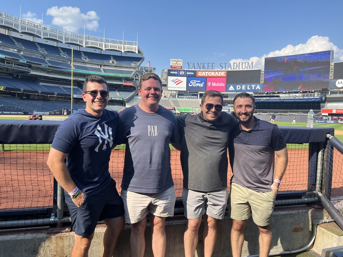 CoachArleo_TUFB's tweet image. A life long dream come true yesterday taking BP and catching some fly balls in the out field at Yankee stadium with my brothers. One last outing for the boys before fall camp! #GoinWayUpLikeARocketShipMan #BoysDay #CapitalProjectsInc ๐๐๐