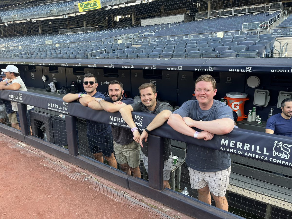 CoachArleo_TUFB's tweet image. A life long dream come true yesterday taking BP and catching some fly balls in the out field at Yankee stadium with my brothers. One last outing for the boys before fall camp! #GoinWayUpLikeARocketShipMan #BoysDay #CapitalProjectsInc ๐๐๐