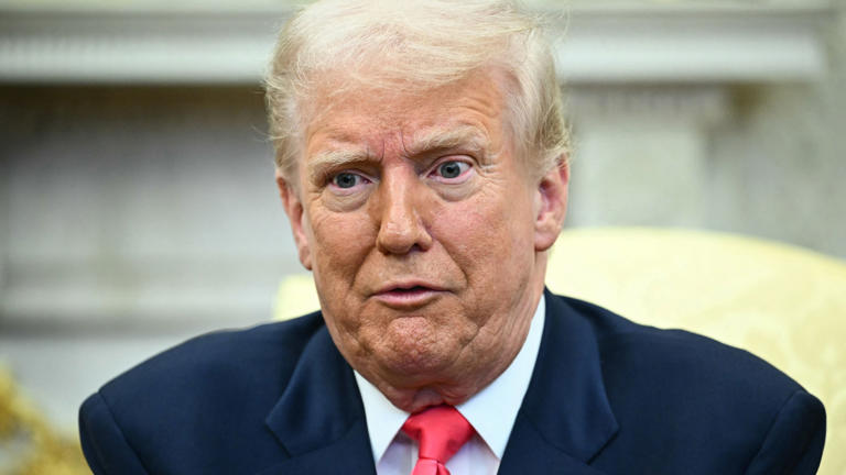 JamesTate121's tweet image. Wait.... Trump DOES realize that his $10 Billion Dollar Lawsuit is not only against Rupert Murdoch, but also against News Corp, right? I mean he DOES realize that he is trying to put the parent company that owns The New York Post and FOX News and FOX Nation out of business?
And…