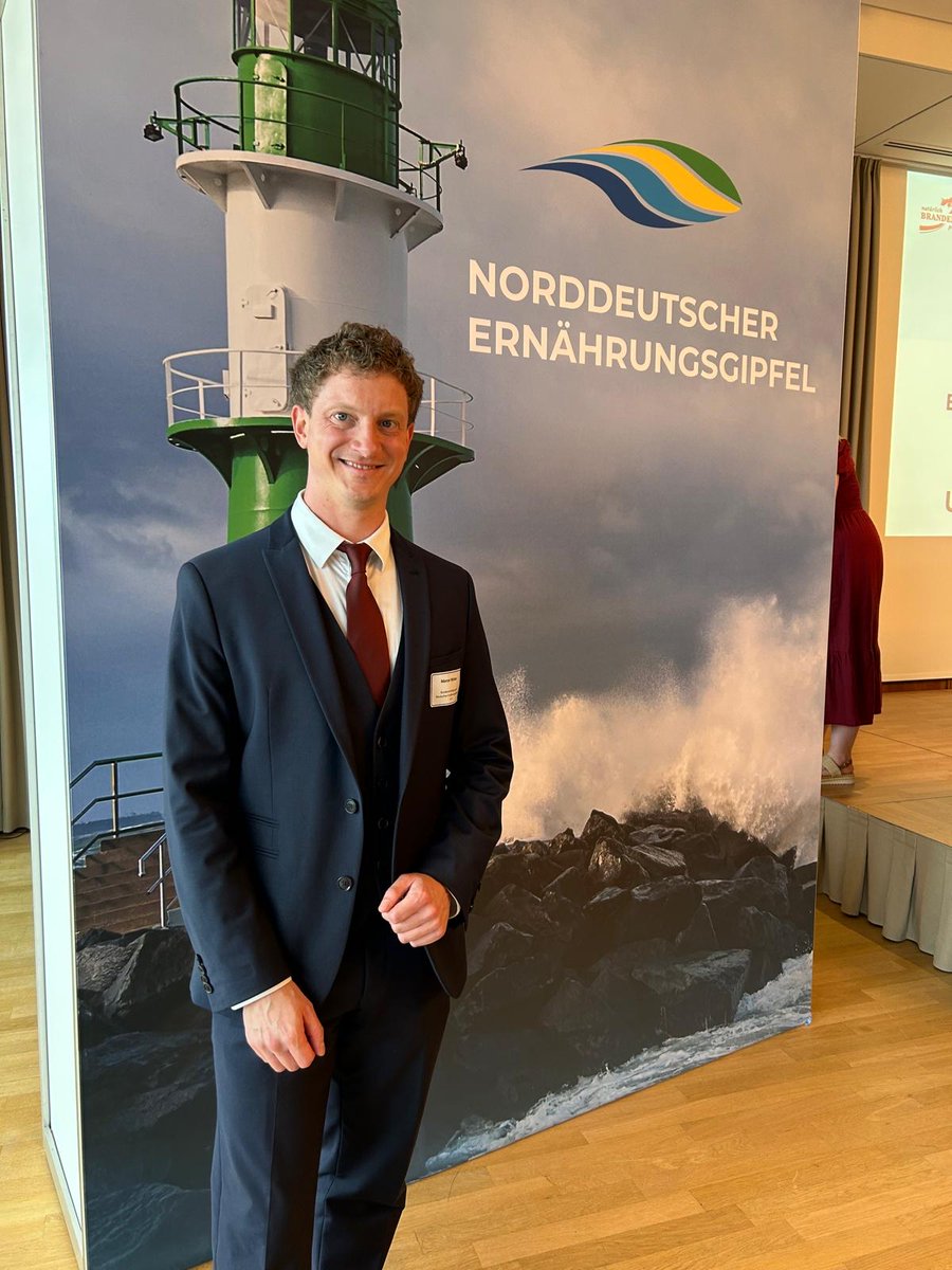 Marcel Winter, Leiter des BVE-Büros in Brüssel, sprach heute auf dem norddeutschen Ernährungsgipfel über notwendige Schritte zum Abbau von Bürokratie und zur Stärkung wirtschaftlicher Potenziale. Im Anschluss leitete er die Paneldiskussion mit Vertreterinnen und Vertretern aus