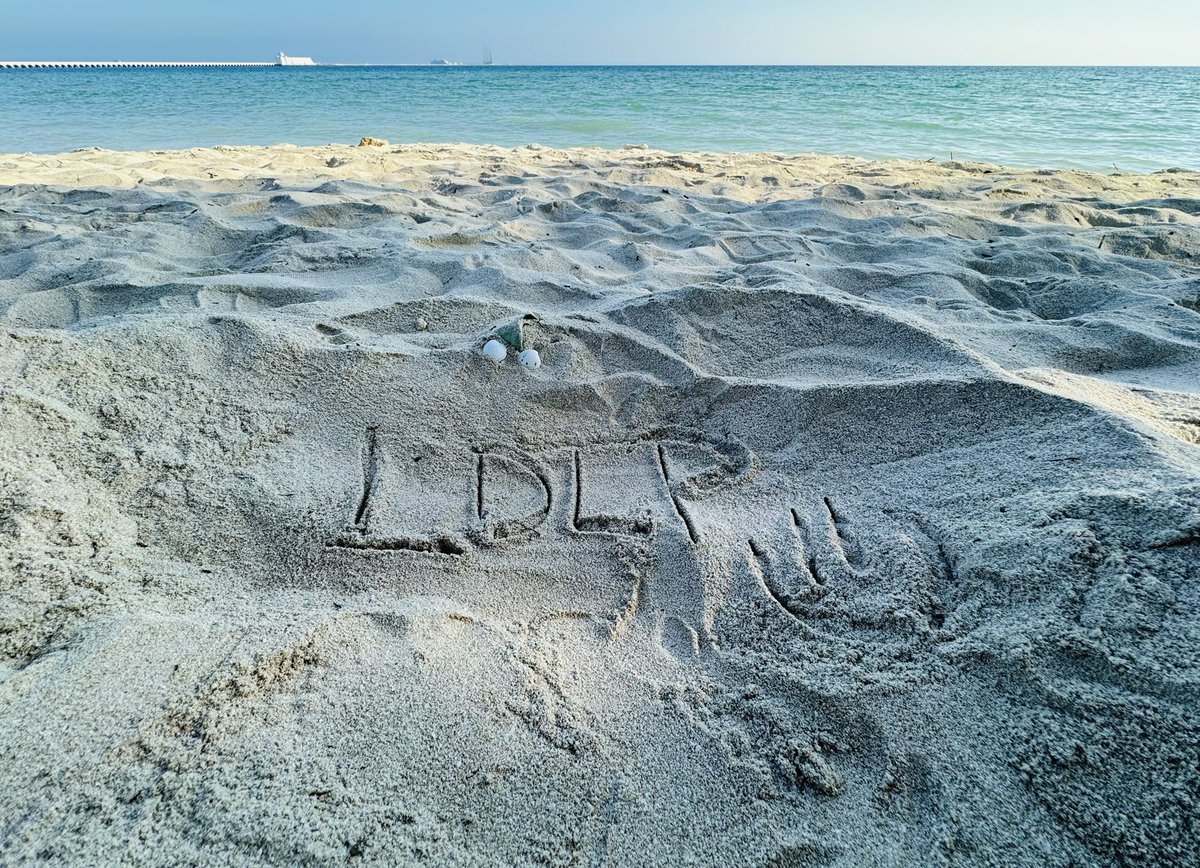 Piti31559050's tweet photo. Relax , mar , café y escuchando mi playlist @luciadelapuerta !!!!
#vacaciones #playa #ALoCallao #TeamLu #LuciadelaPuerta https://t.co/apoWS3On1A