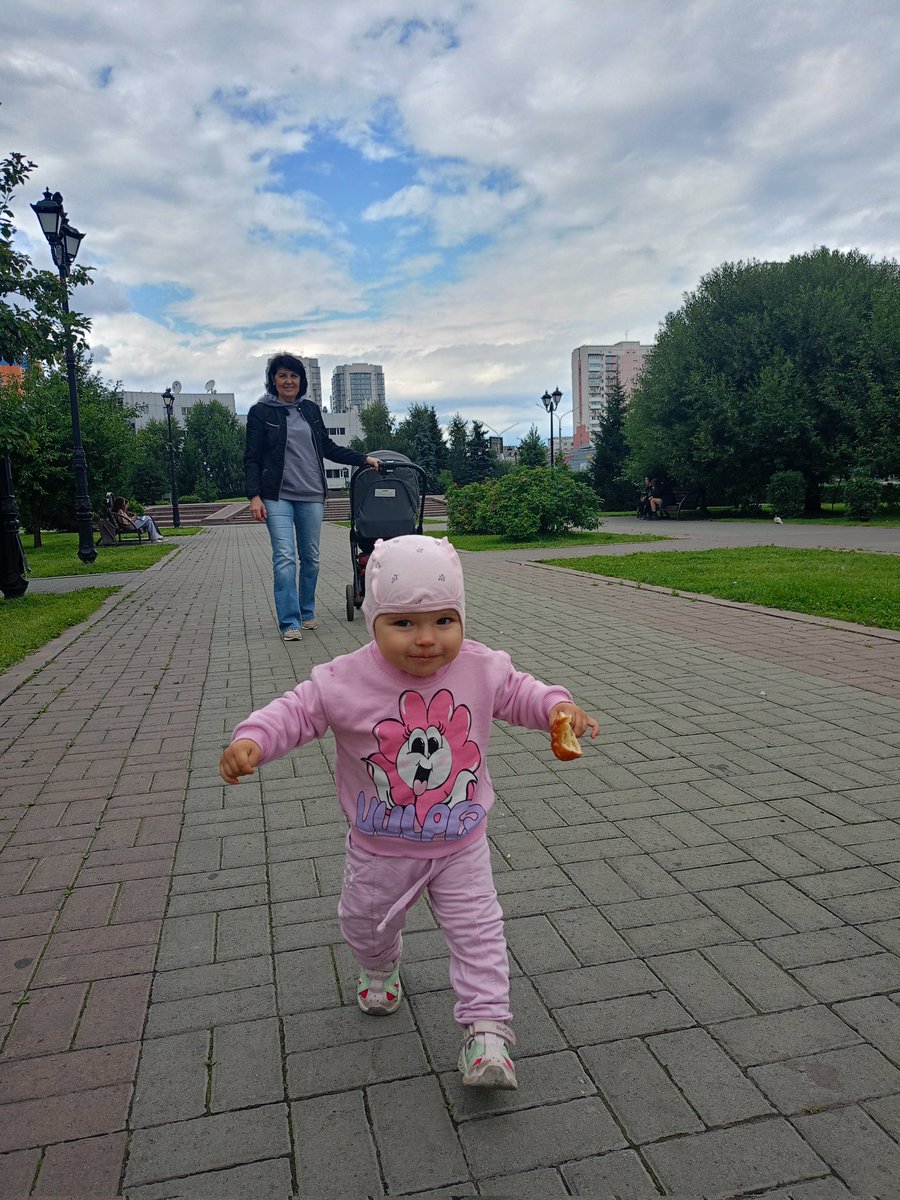 MadWindzor's tweet image. &apos;Я от бабушки ушла (с пирожком в ручке) и от волка уйду!))&apos;