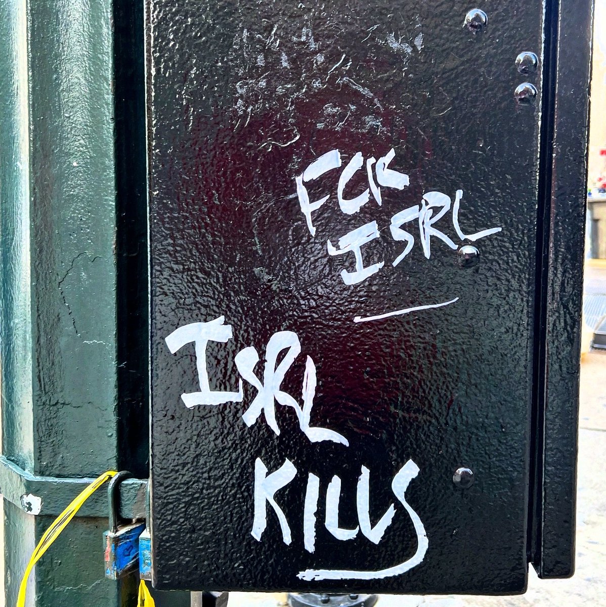 gabedrawsX's tweet image. Welcome to #NewYork. ✡︎ 🇮🇱 ✡︎ 36th Street and 7th Avenue, 9:15 AM. 🚨 If you can’t see it, you don’t WANT to see it.
Yes, I’m reporting it. Of course. Because if you don’t report, the numbers on antisemitic hate crimes will look artificially low. Take the time and report…