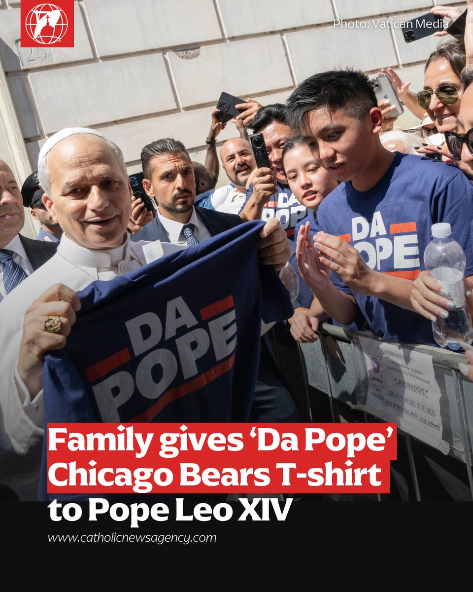 EWTNews's tweet image. A Chicago family vacationing in Rome is making headlines after a video of their encounter with Pope Leo XIV on Sunday went viral.
Marcel and Ann Muñoz, along with their three children, met the pope after Mass on July 20 at the Cathedral Basilica of St. Pancras in Albano, a town…