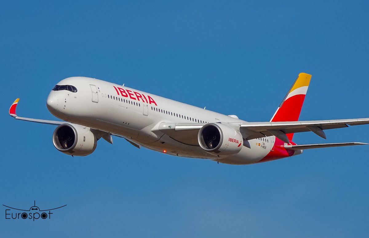 cliper31's tweet image. Iberia Airbus A350-900 MSN 741 #ECOOL low pass at Toulouse Airport #airbus #A350 #Iberia #avgeek #aviation #planespotting @airwaysmagazine @Iberia