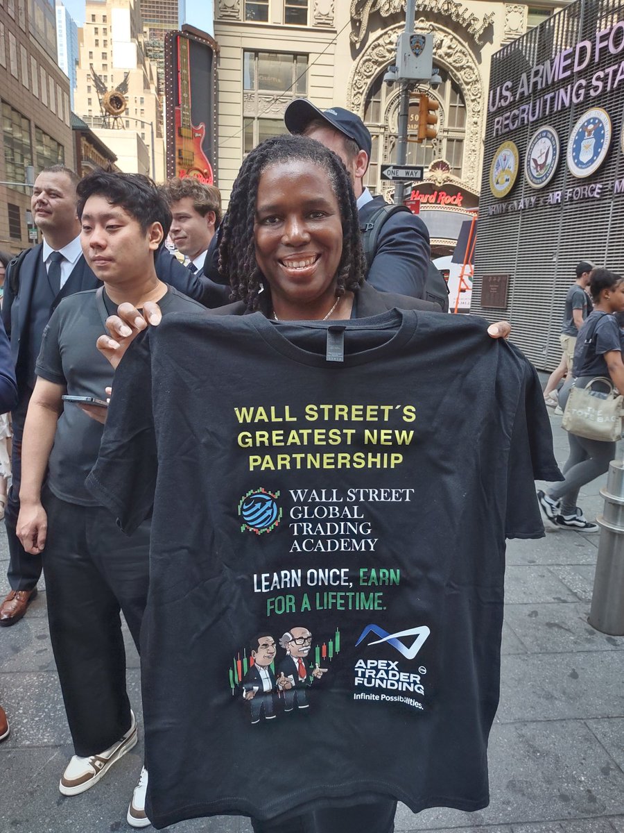 ApexTradeFund's tweet image. It’s been an incredible day on Wall st and Times Square with Wall Street Global Trading Academy!
#newtothesquare #apextraderfunding #futures #futurestrading #daytrading #wallst