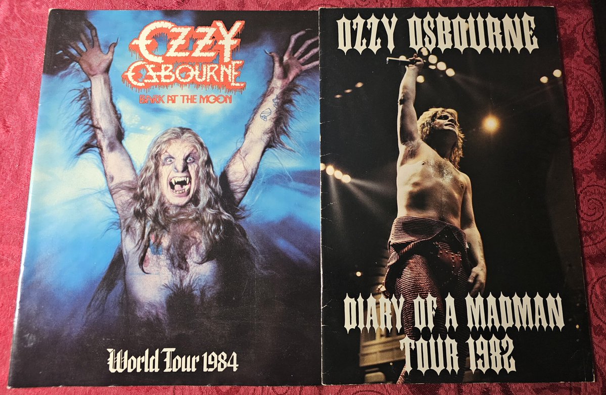 DawGoneMetal's tweet image. A couple of items from my own collection, early Ozzy tour books 🤘🤘🤘🤘🤘
#Ozzy