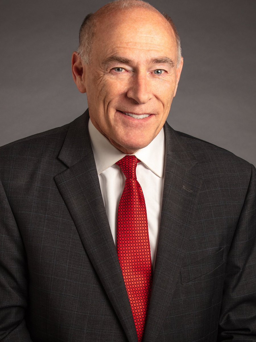 AlabamaWXNet's tweet image. We want to introduce you to all the team members of the Alabama Weather Network. Let's start with James Spann (@spann), our Chief Meteorologist.
His passion is protecting the lives of Alabamians during high impact weather events. He feels he was born to do this.
James grew up…