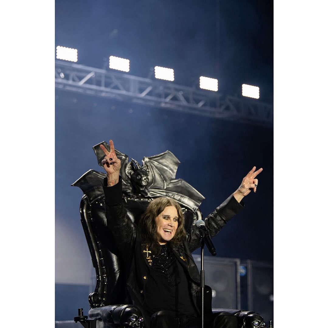 RexBrownOfficial (@rexbrownoffic) on Twitter photo Rest In Peace @ozzyosbourne Thank you for everything! Sending love to <a href="/sharonosbourne/">sharonosbourne</a> & the Osbourne Family.
📷: <a href="/RossHalfin/">Ross Halfin</a> Rest In Peace @ozzyosbourne Thank you for everything! Sending love to <a href="/sharonosbourne/">sharonosbourne</a> & the Osbourne Family.
📷: <a href="/RossHalfin/">Ross Halfin</a>