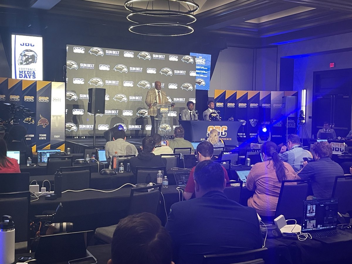 ShawnJonesUSM's tweet image. Coach Huff, Braylon and Chris on the stage at SBC Media Day in New Orleans! #SMTTT ๐ฆ
๐