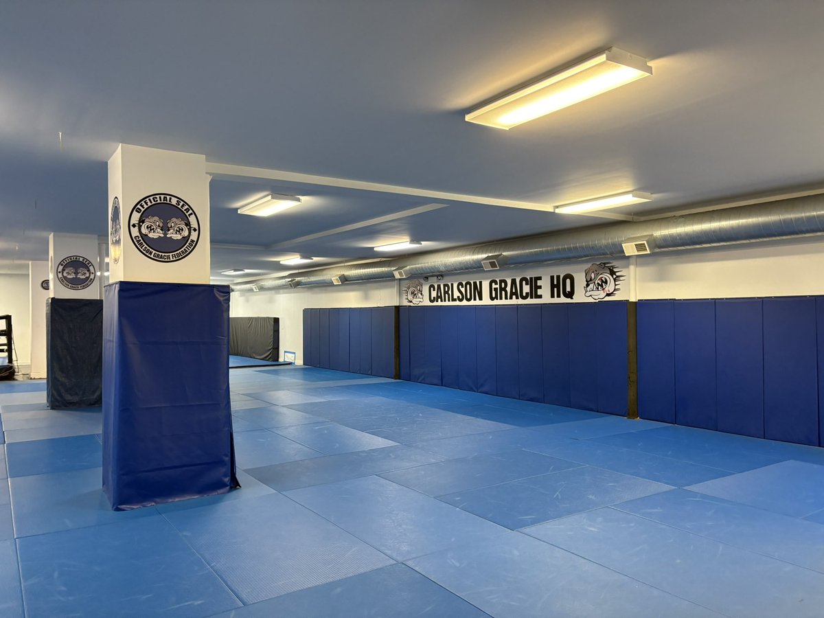 billroach_'s tweet image. Today we were able to train at the historic Carlson Gracie Jiu Jitsu headquarters in Chicago.
This was truly a highlight of mine.
Obrigado, Carlson.