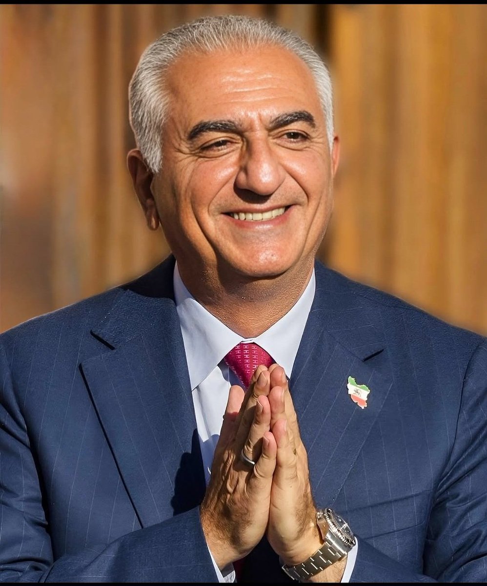 mahso2812's tweet image. و من چرا
از شهر ها و سرزمین ها حرف نمی زنم
تو شهر منی...
چهره ات وطن من است
صدایت وطن من است...