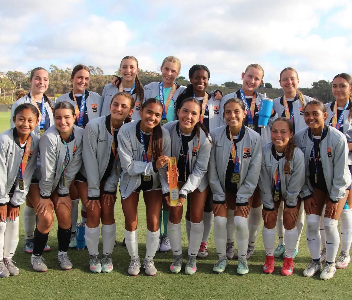 CM23_1keeper's tweet image. Best of the best champions!!! Could not be more proud of this team! Thank you to all the coaches that watched us this weekend. I can鈥檛 wait for this upcoming season with the best team 鉂わ笍鉂わ笍