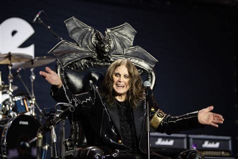 TheNorfolkLion's tweet image. Ozzy Osbourne died this morning, how sad! 😭
Just after he performed for the last time less than 3 weeks ago.
In a statement, his family said tonight: 'It is with more sadness than mere words can convey that we have to report that our beloved Ozzy Osbourne has passed away…