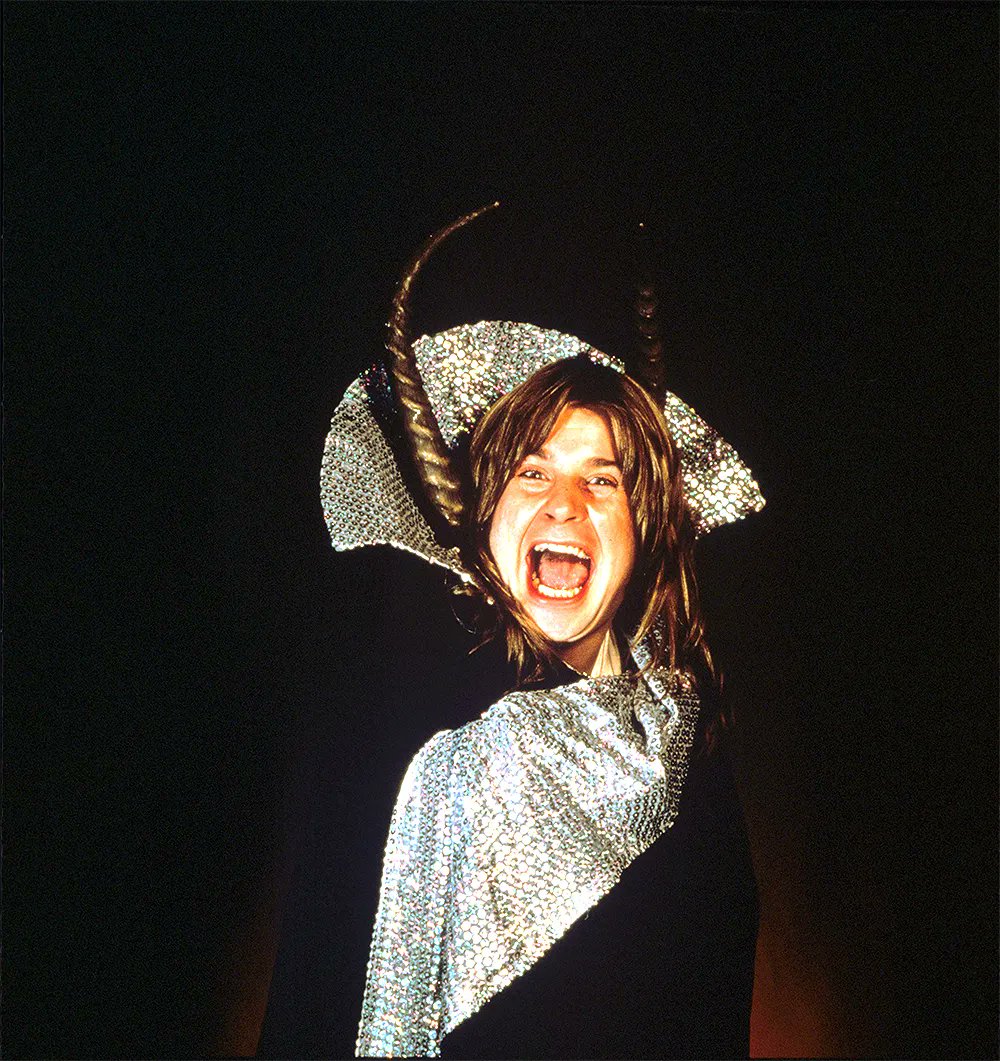 Ozzy Osbourne (1948-2025)

Karanlıklar prensi, veda konserinden günler sonra 76 yaşında hayatını kaybetti.

Fotoğraf: Fin Costello, 1981