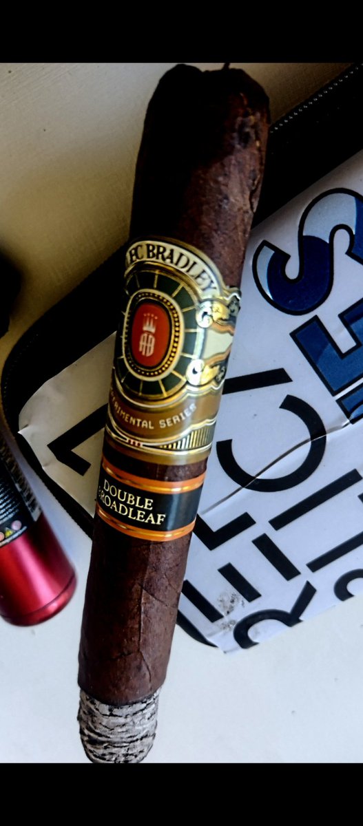 Here in Brasília I have to buy from other states and even then there isn't a very wide variety of cigars from each brand. I did what I could. Got One Tatuaje, got one Alec Bradley that's it