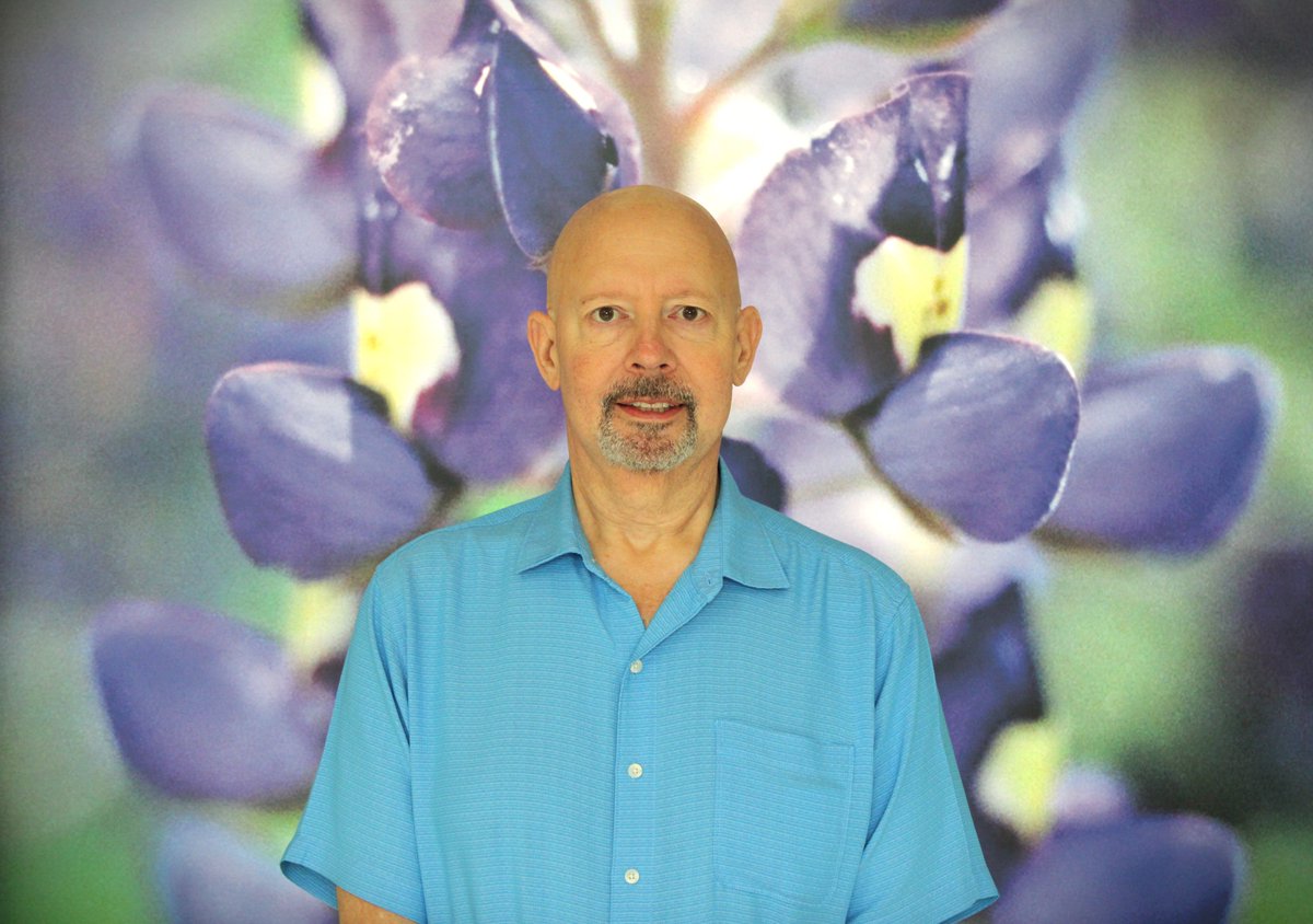 UnivTransplant's tweet image. After his liver transplant, Mark Hirsch found healing beyond the physical—through therapy, journaling & support from University Health’s Wellness Center. His message: You’re not alone. Help is here. Learn more: universityhealth.com/services/trans…
#TransplantRecovery #WellnessCenter
