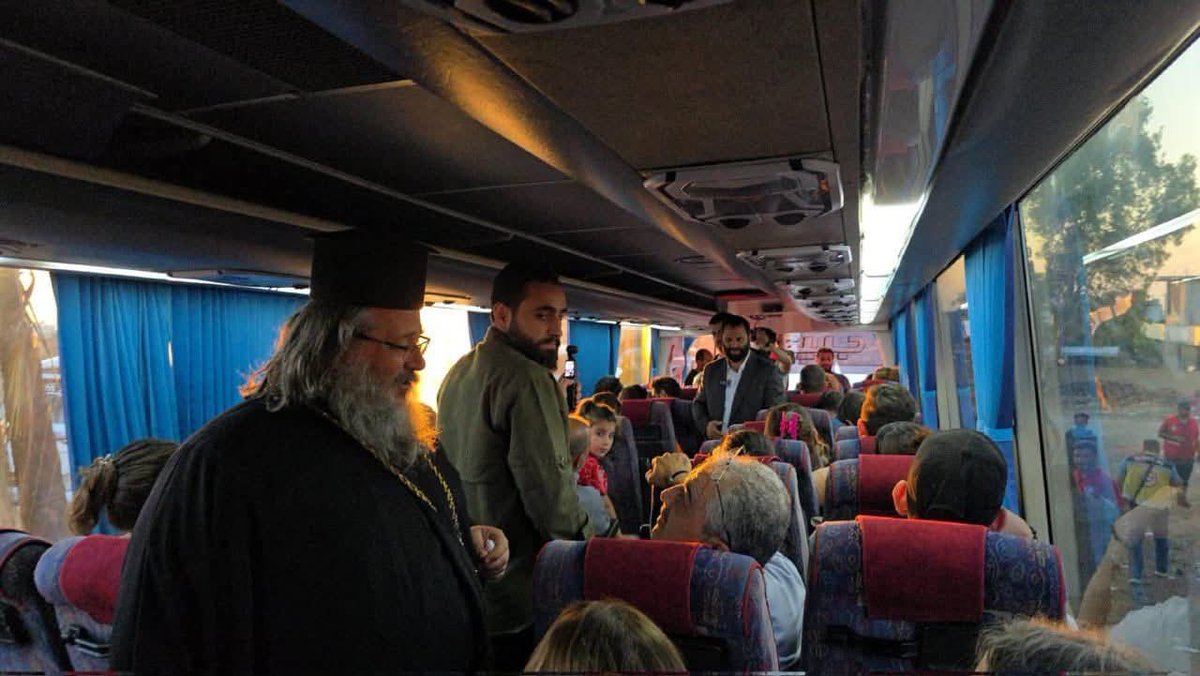 Afamia23's tweet photo. A few moments ago, a convoy of Christian civilians from Sweida and UN mission staff and their families left. https://t.co/LAxtab00Xx