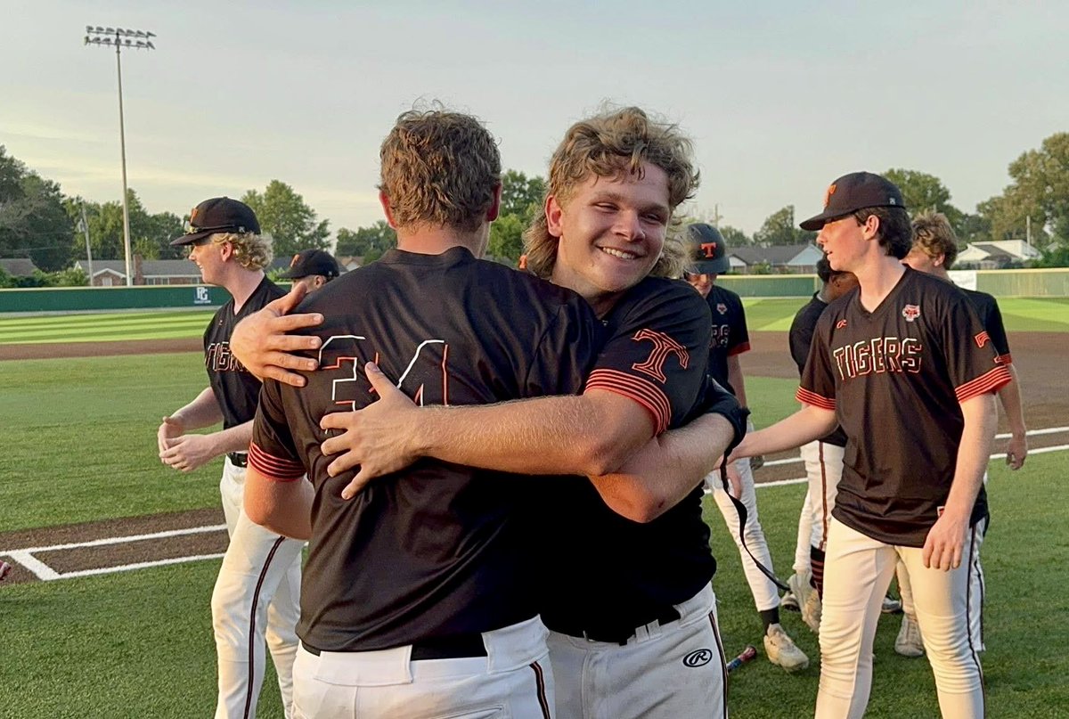 Luke Dauw (“Dow”) tweet media