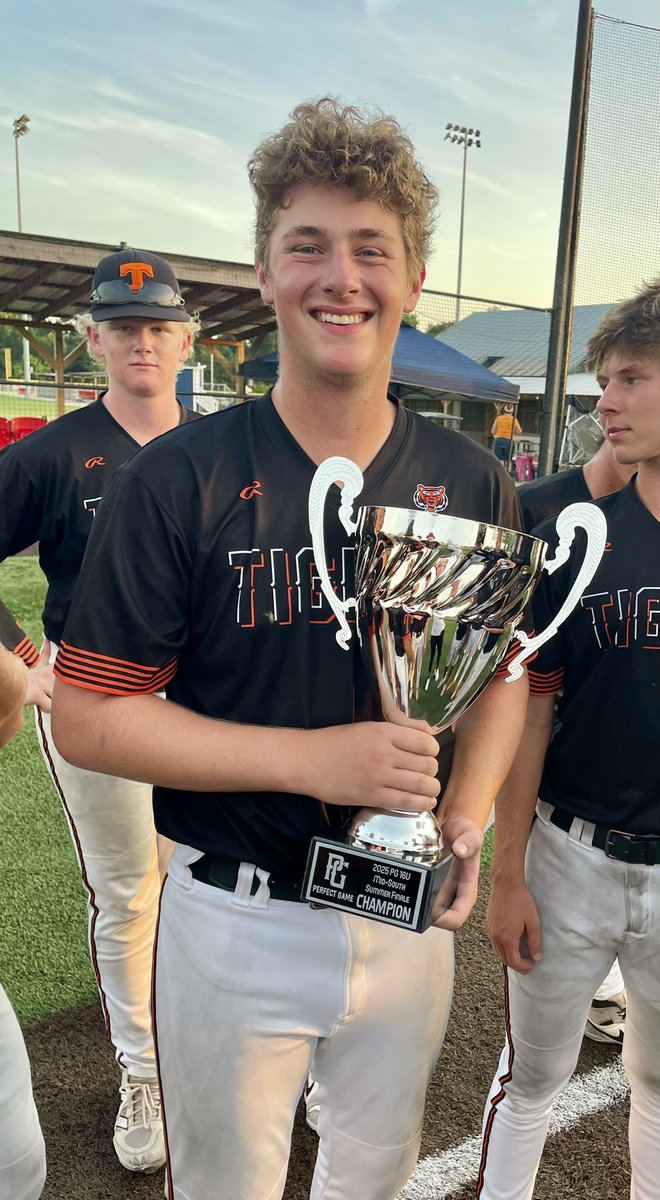 Luke Dauw (“Dow”) tweet media