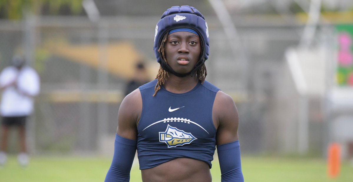 BlairAngulo's tweet image. An offer from UCLA this summer is a significant one early in the recruitment of Bellflower (Calif.) St. John Bosco 2027 cornerback Dorian Franklin: 247sports.com/article/2027-c…
