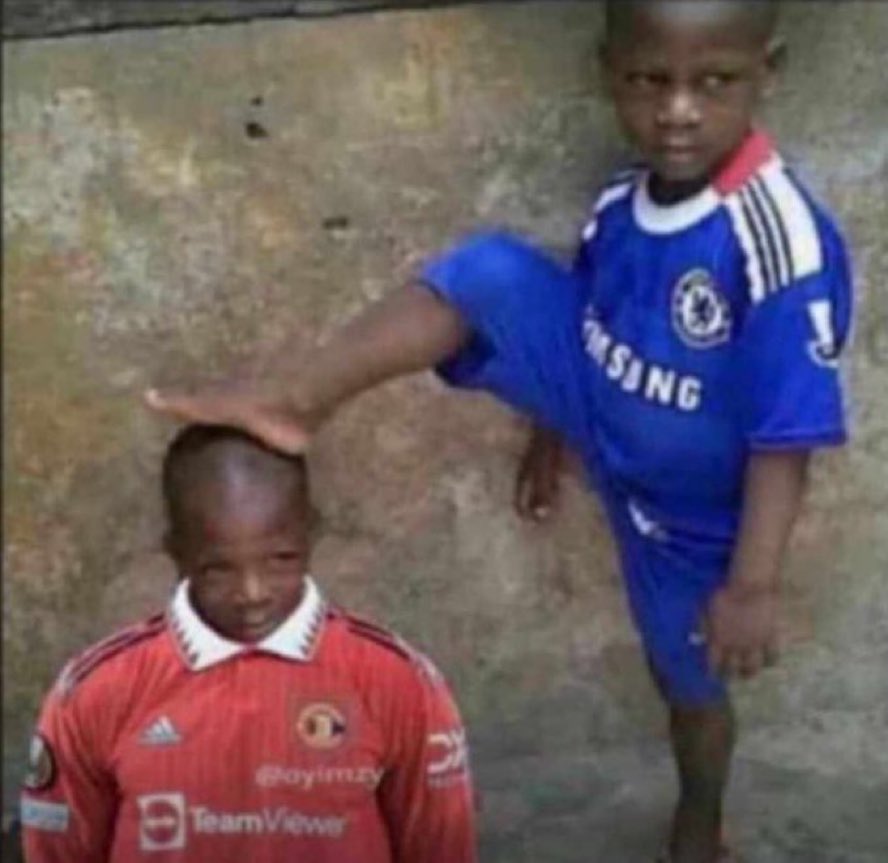 _AsiwajuLerry's tweet image. I need someone who can edit the boy in Chelsea jersey to Nigeria and the boy in Man United jersey to South Africa jersey.