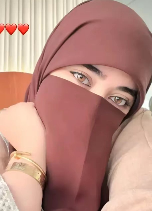 لا تقارن نفسك بأحدهم  .....
ف الشمس لا تشبه القمر كل يلمع 
 ....... في  حينه 

#مساء_الــود_والـــورد 

#أمنية