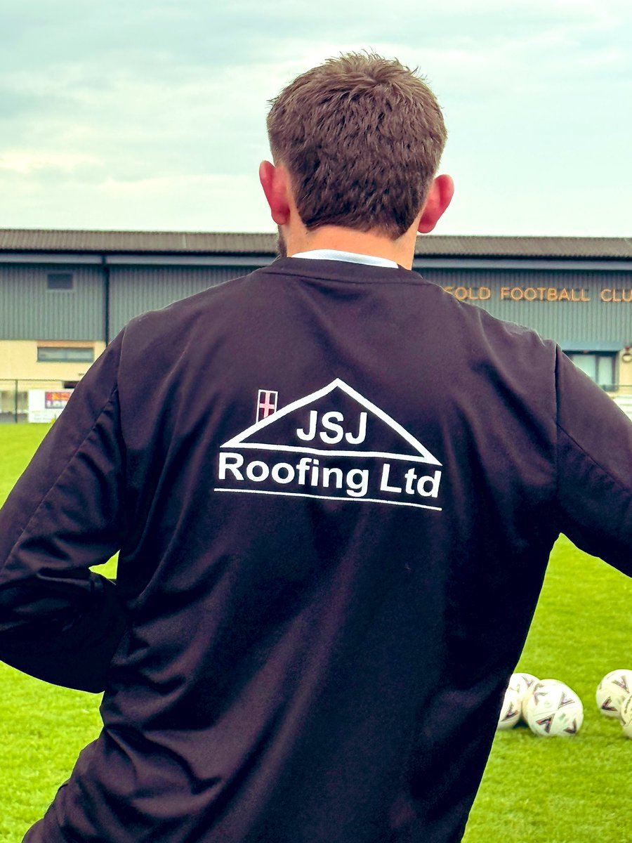 stotfoldfc's tweet photo. The lads limber up ahead of todayโs friendly against AFC Welwyn โ sharp, relaxed, and ready to enjoy the game. โฝ๐ #FriendlyFixture #GameDayVibes #UPTHEFOLD @AFC_Welwyn https://t.co/dqLCgG5cha