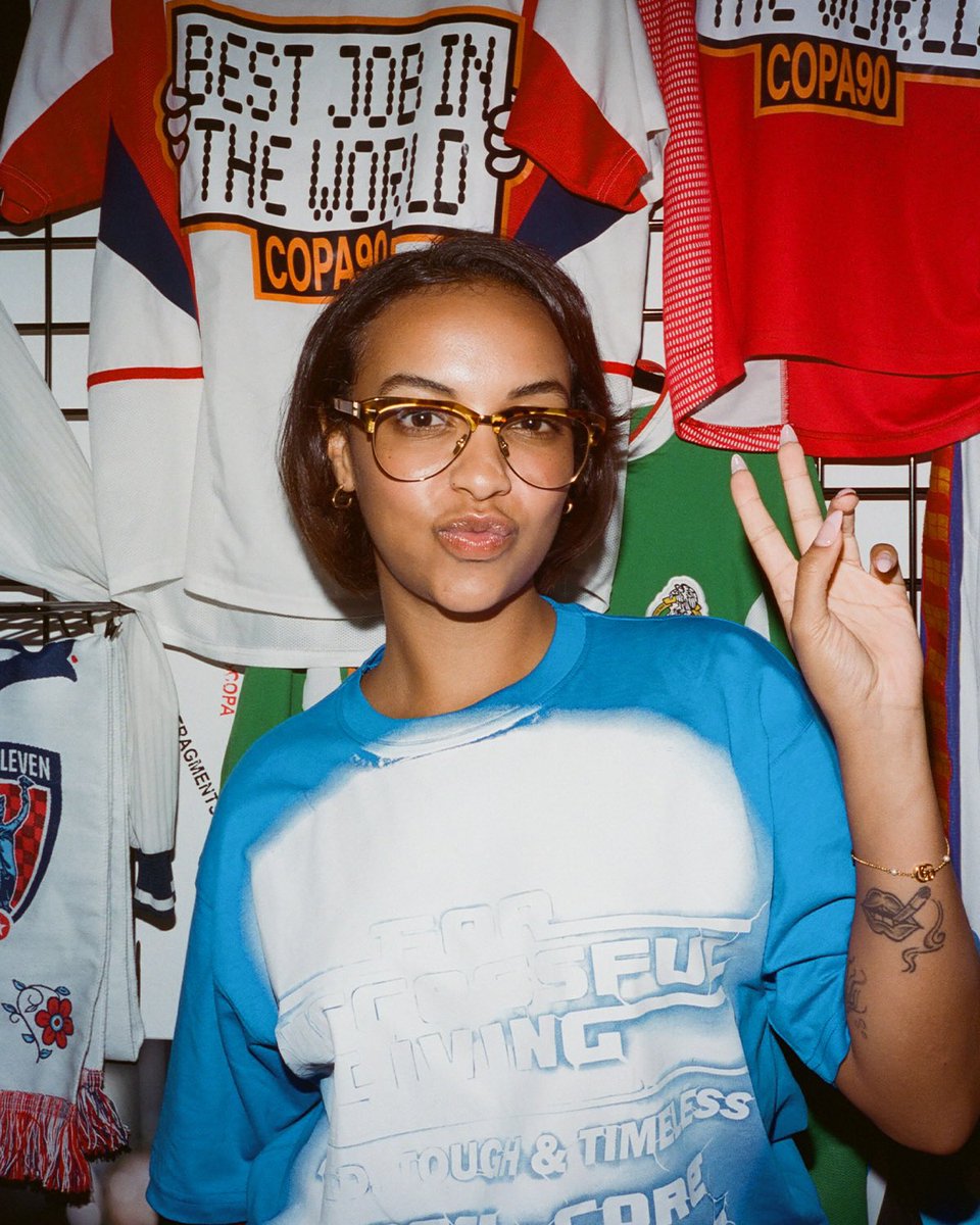 Copa90's tweet image. Introducing Natine, AKA BadBTeenie, from California and Portland, one of our six shortlisted candidates for The Best Job in the World. This is Natine in her own words:
"How would I describe myself in 3 words? I'd say I am the Extraordinary Baddie Curator!
I blend beats,…