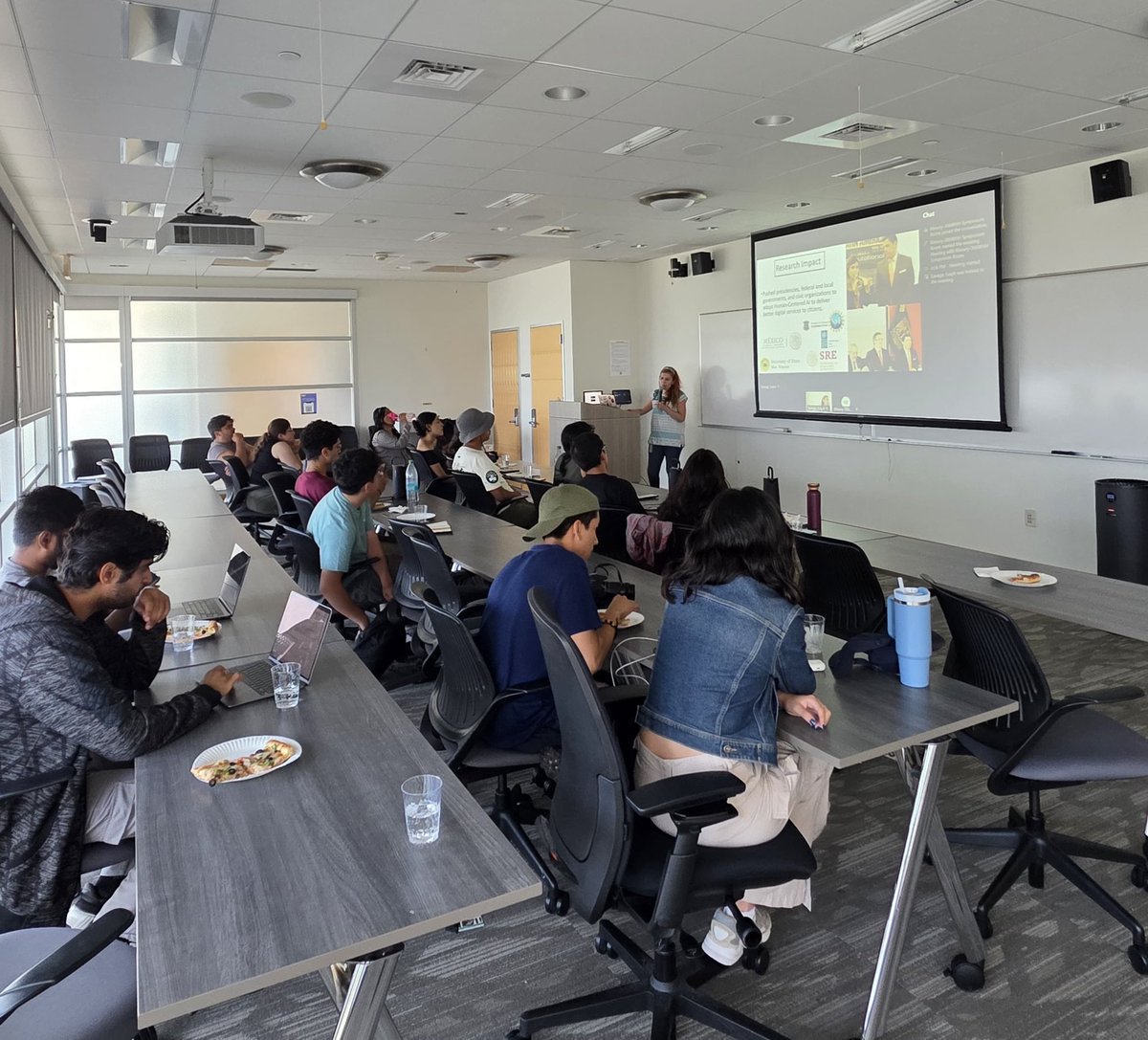 agnamihira's tweet image. It was great to participate yesterday in @saiphcita’s class with her students from UNAM, who are on exchange in Boston, by sharing AI best practices through Invent. 🪄
A brilliant future awaits you all!
Thank you @saiphcita, for the invitation. 🫰🏼