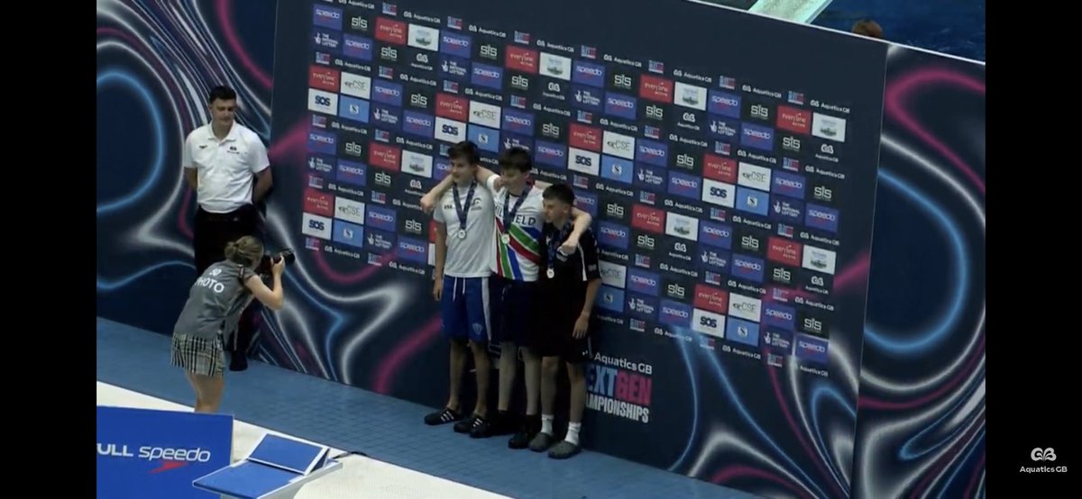 ElthamCollAqua's tweet image. Aquatics GB “NextGen” Championships Results:

Hayden wins DOUBLE SILVER tonight in the finals of the 100m FC and 400m IM to become the first Bromley SC swimmer to pick up 2 medals in the same session. 

A remarkable achievement to race pretty much back to back finals in 2 new PBs