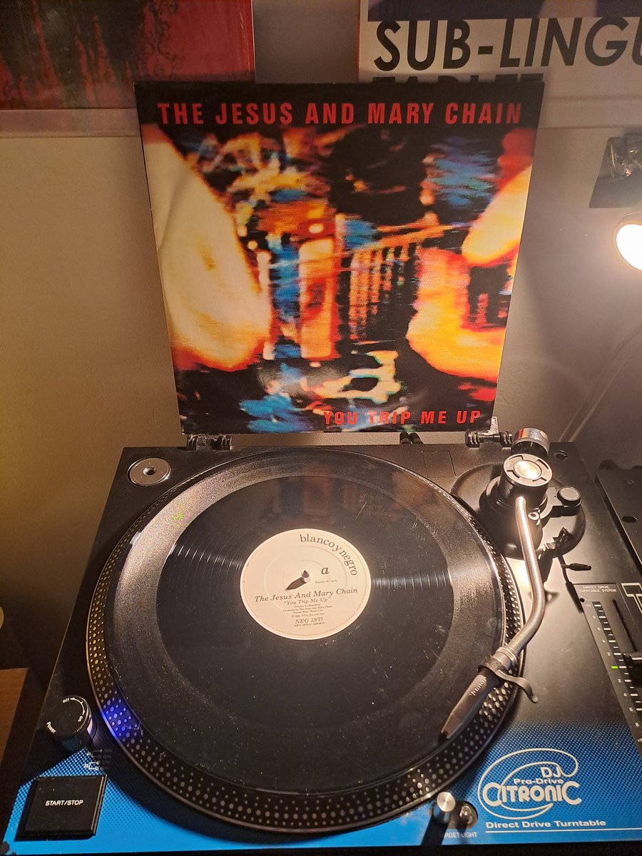 TheHouseof08's tweet image. THE JESUS AND MARY CHAIN - YOU TRIP ME UP 12"
"Sometimes
I walk sideways
To avoid you
When I've annoyed you"
This fantastic track unusually only uses a narrow section of the record.
@TheMaryChain