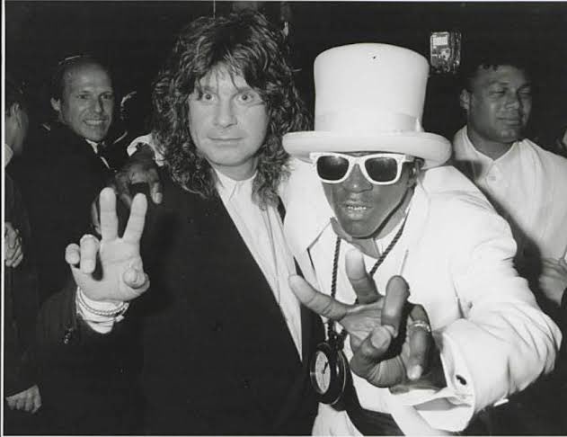 FlavorFlav's tweet image. Man,,, real heart broken over the passing of OZZY OSBOURNE,,, we go way back and it was a real honor to watch him get inducted into the @rockhall last year. Sending my love and prayers to Sharon and his kids and whole family. RIP 🤍