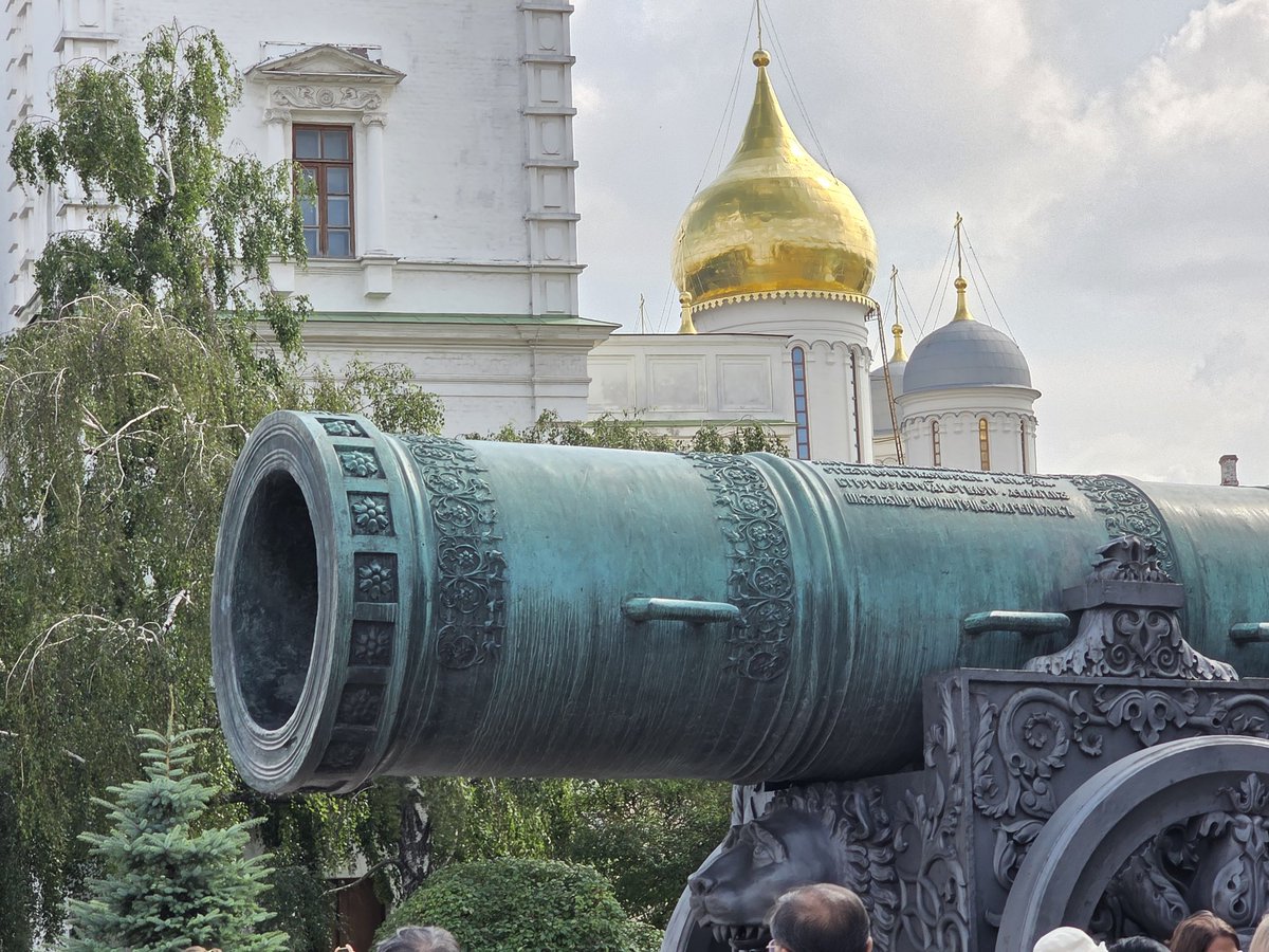 AKantemirov's tweet image. Today we finally went inside Red Square and saw all the white cathedrals.