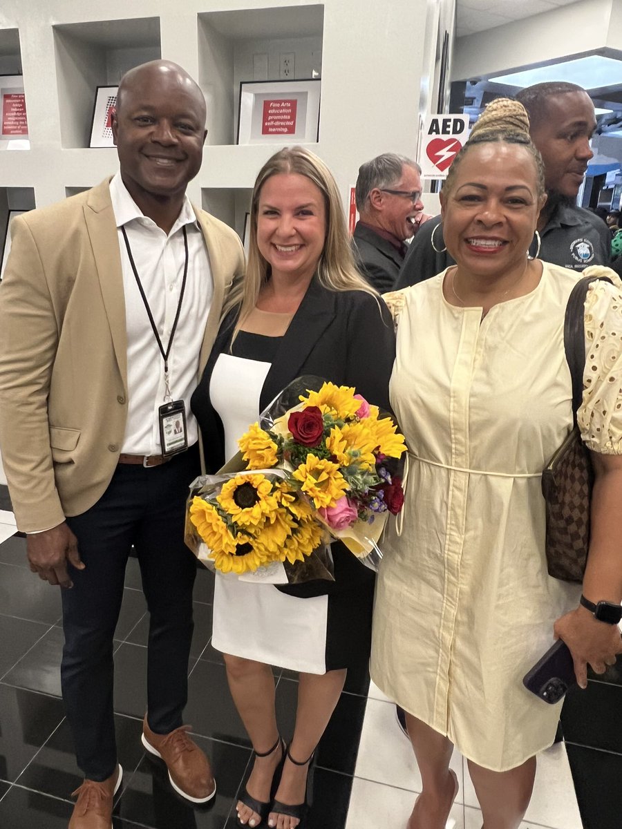 Palm Cove Elementary tweet media