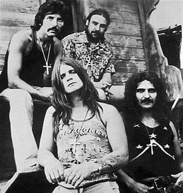 HolyMolythe3rd's tweet image. Noooooo ,, just heard Ozzy Osbourne had passed away.
My heart goes out to all his family and friends.
May God rest his soul. ๐๐ป