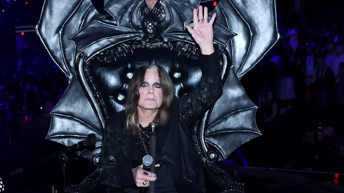 WoahVinnie's tweet image. RIP Prince of Darkness! Momma, you&apos;re going home!