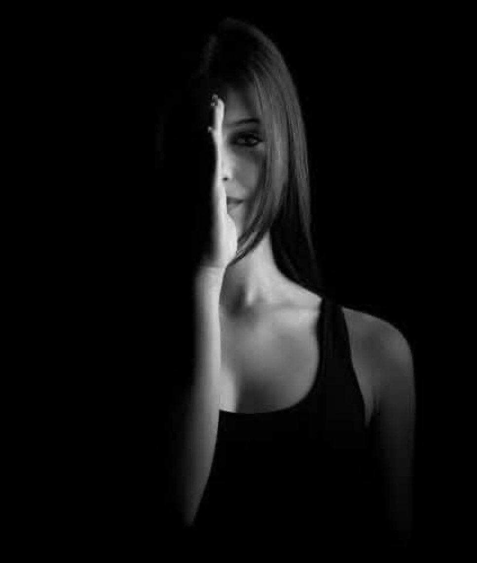 أخبرهم أن لديك مجنونة ..تمنع الأقتراب.