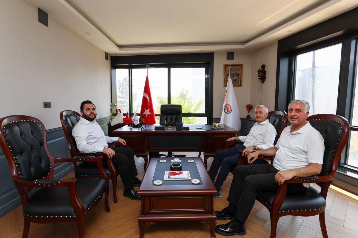 Gaziantep Şahinbey belediye başkanı Mehmet Tahmazoglu Gaziantep büyükşehir belediye meclis üyesi Av.Erim Arıkan'ı Nizip'deki işyerinde ziyaret etti