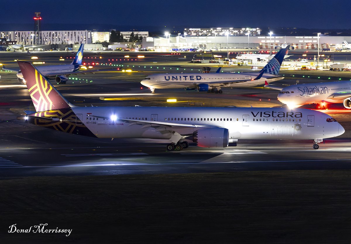 birrlad's tweet image. A bit of late evening photograph @HeathrowAirport of @airindia (Vistara) @Boeing 787-9 aircraft departing to Delhi.
VT-TSO taken from @Marriott Courtyard Terrace Bar.
VT-TSN taken from the @ThistleHotels viewing deck.
#aviation #Heathrow #Boeing #planespotting #airindia