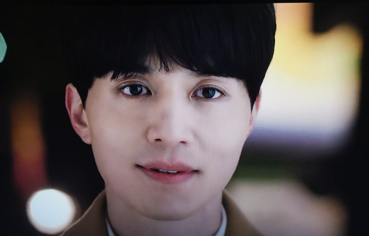 ElasLittleWorld's tweet image. Ep2 from #TouchYourHeart with #LeeDongWook #YooInNa was so cute! He dropped her the first time and stepped aside. The second time, he caught her, and his gaze changed, too. From dismissive to almost affectionate. "I didn't dodge this time." And I'm melting away. This chemistry.🥹