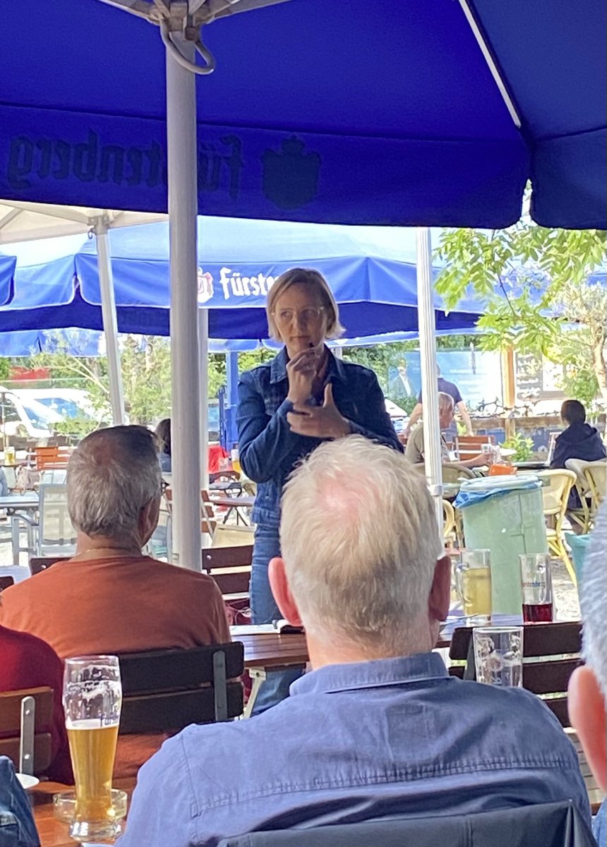 olk_julian's tweet image. Unterwegs mit #Grünen-Chefin @fbrantner in ihrer BW-Heimat. Brantner ist schon im Wahlkampfmodus für die bedeutende Landtagswahl: Die neue Bundesregierung sei „noch zerstrittener als die Ampel“ und der CDU-Spitzenkandidat sei der, „den keiner kennt“ (gemeint ist @HagelManuel).