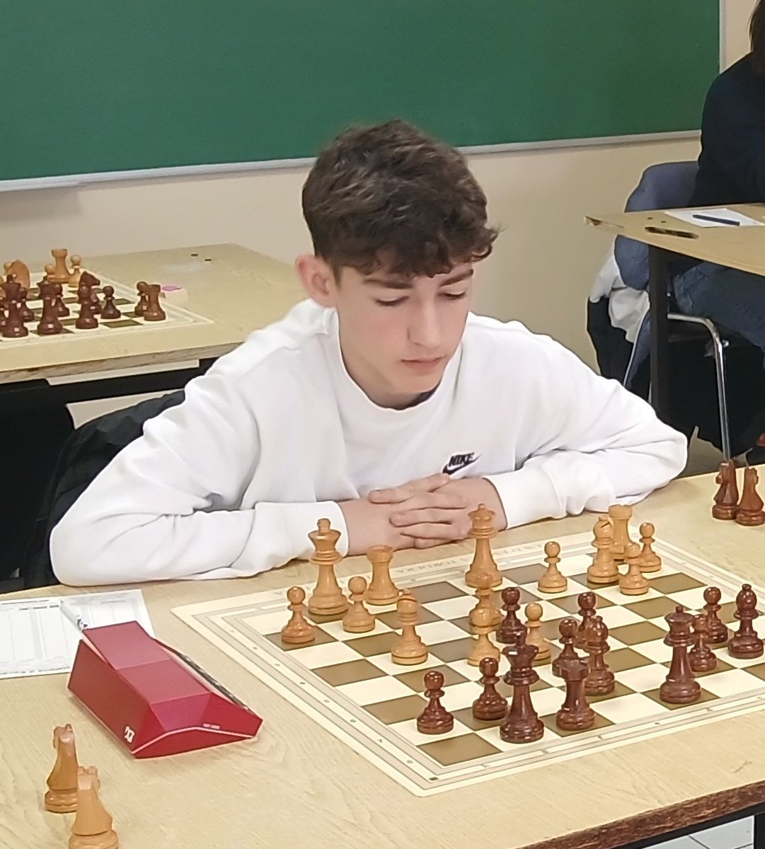Club Escacs Gerunda (@escacsgerunda) on Twitter photo #CampionatEspanyaEscacs Sub16 | 5a Ronda
Doble victòria gerundenca.
Escalem posicions i tornada demà a "zona de retransmissió".
Marc 3'5 de 5 (+3=1-1).
Dalmau 3 de 5 (+2=2-1).
#EscacsGerunda <a href="/kimmallor/">Joaquim Mallorqui</a> #CampionatEspanyaEscacs Sub16 | 5a Ronda
Doble victòria gerundenca.
Escalem posicions i tornada demà a "zona de retransmissió".
Marc 3'5 de 5 (+3=1-1).
Dalmau 3 de 5 (+2=2-1).
#EscacsGerunda <a href="/kimmallor/">Joaquim Mallorqui</a>