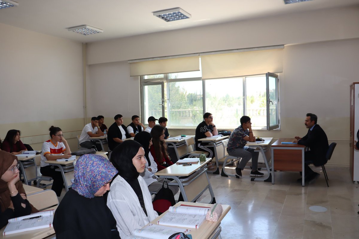 Kaymakamımız Sayın Zekeriya Murat ŞAHAN ve İlçe Milli Eğitim Müdürümüz  Sayın Ekrem YURT, Şarkışla İsmet Yılmaz Fen Lisesinde ve Anafartalar Ortaokulunda açılan,  Yaz Dönemi DYK kurslarını ziyaret ederek öğrencilerle bir araya geldi.
<a href="/sivasmem/">Sivas Millî Eğitim Müdürlüğü</a> 
<a href="/sarkislakymkmlk/">T.C. Şarkışla Kaymakamlığı</a>