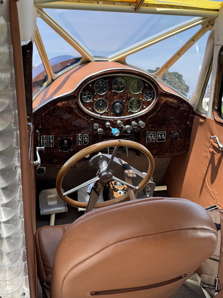 jumpjim's tweet image. .. In the days when flying was glamorous. I’m in love with the Beech Staggerwing 🥰 (Yellow one)
#avgeek #avgeeks #OSH25 #Oshkosh2025