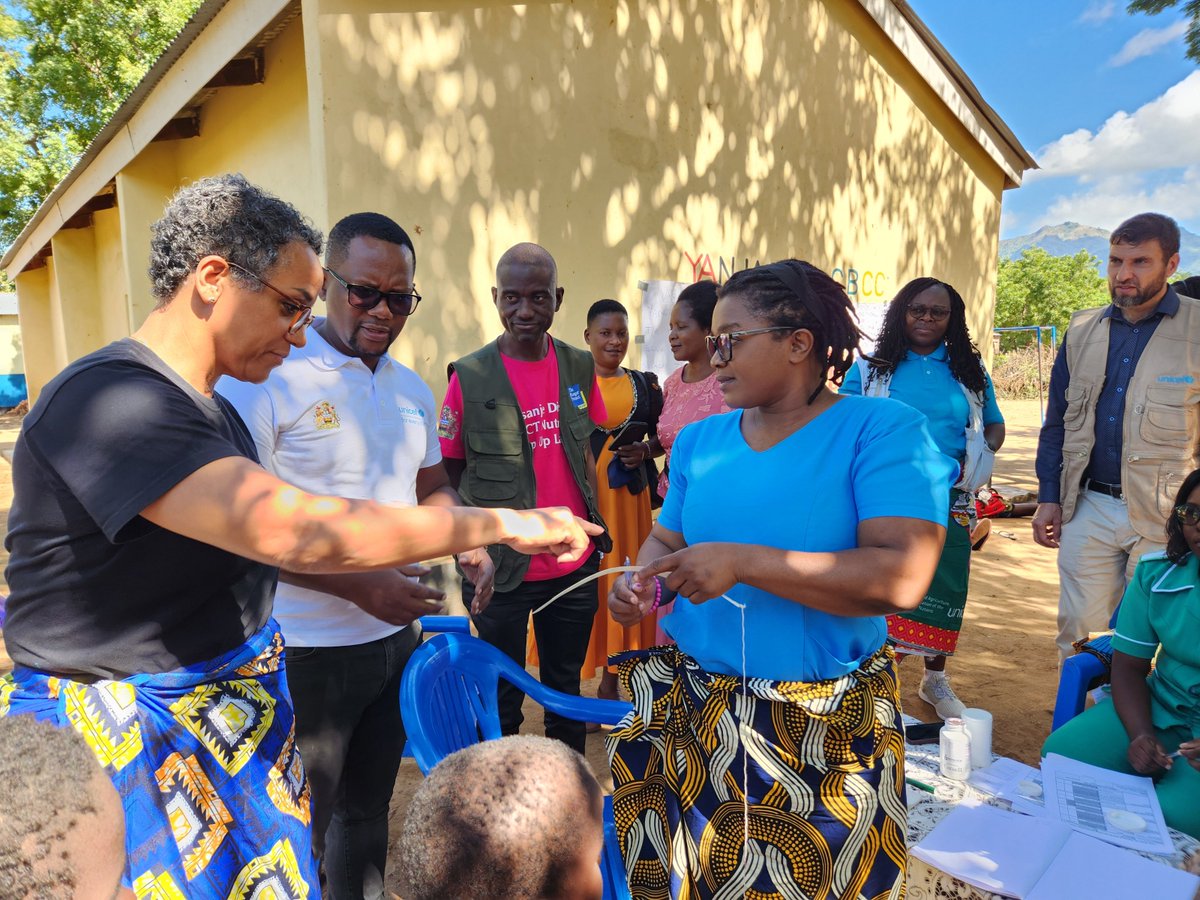 UNICEFMalawi's tweet photo. #UNICEF Rep. @PennyUnicef visited Yanjanani Community-based Childcare Centre in Nsanje today where she appreciated the quality early childhood development services provided to more than 300 children in the area. At the centre, children learn, play, eat nutritious porridge, and stay safe.

#ForEveryChild, quality #ECD services.
