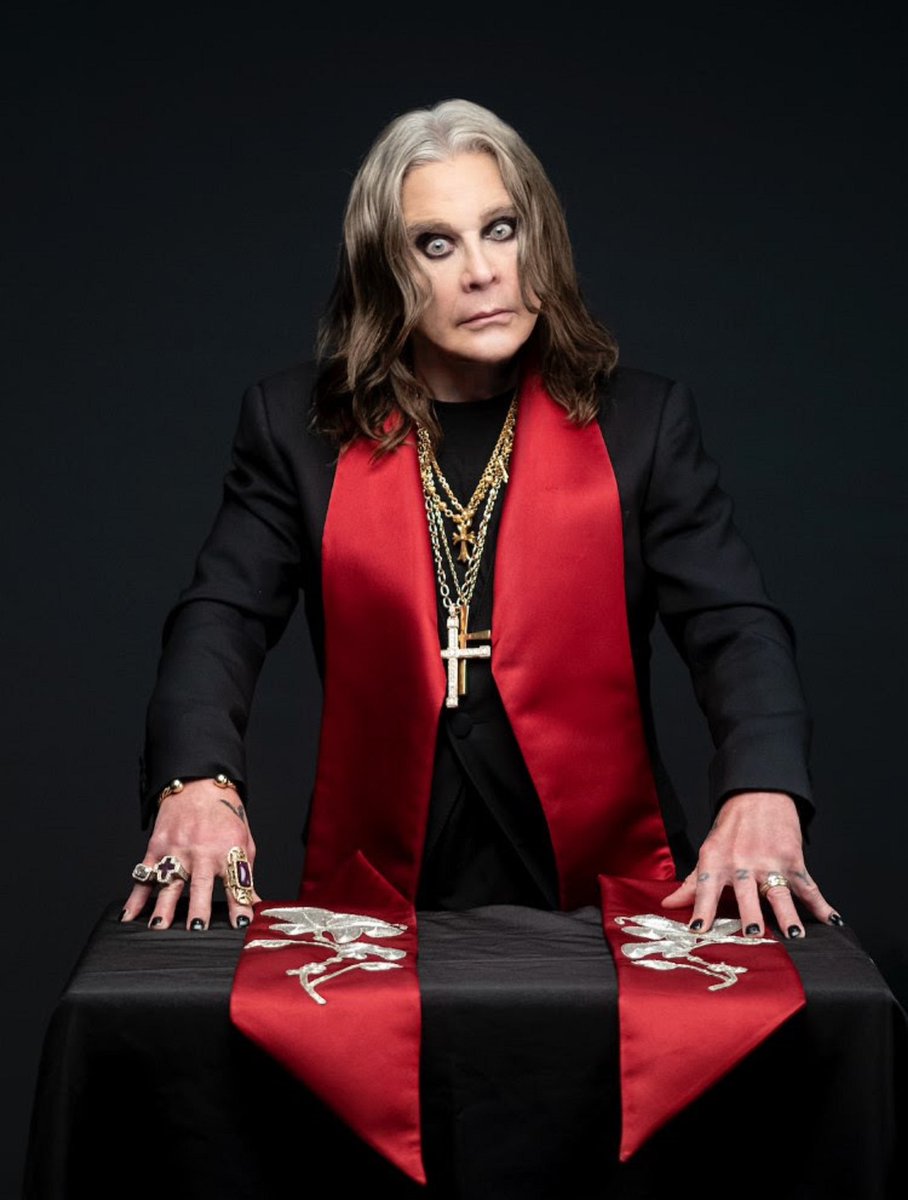 El príncipe de las Tinieblas, ha llegado al infierno 👹🖤🦇💔#QEPD querido #OzzyOsbourne 

Se confirma el deceso de #Ozzy a los 76 años.