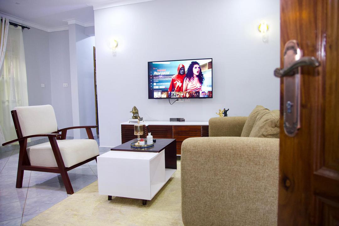🏡 Stay where comfort meets convenience!(OmugaServices)
📍 Kisasi – Kyanja | 🛏️ 1 Bedroom
✨ Fully furnished, fast Wi-Fi, free parking
💰 180,000 UGX/night – perfect for short or extended stays
📲 Book your nights now before they’re gone!wa.me/256789253553
#OmugaServices